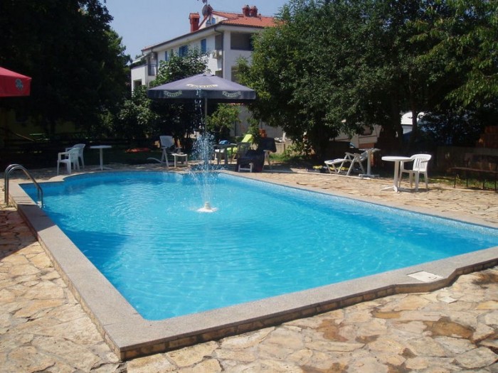 Pool 15x10m